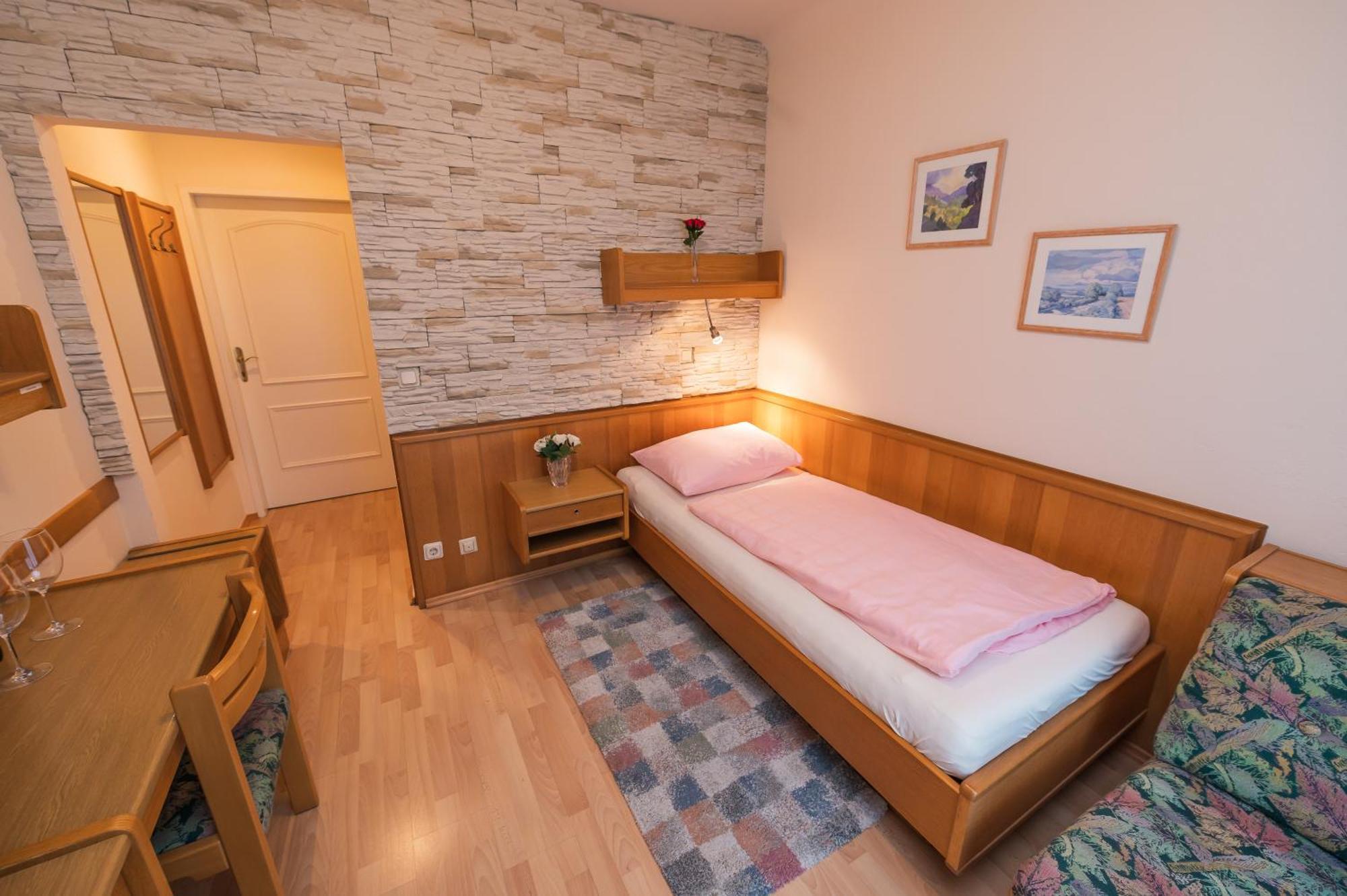 Ferien Beim Treiber Hotel Tarcsafürdő Szoba fotó