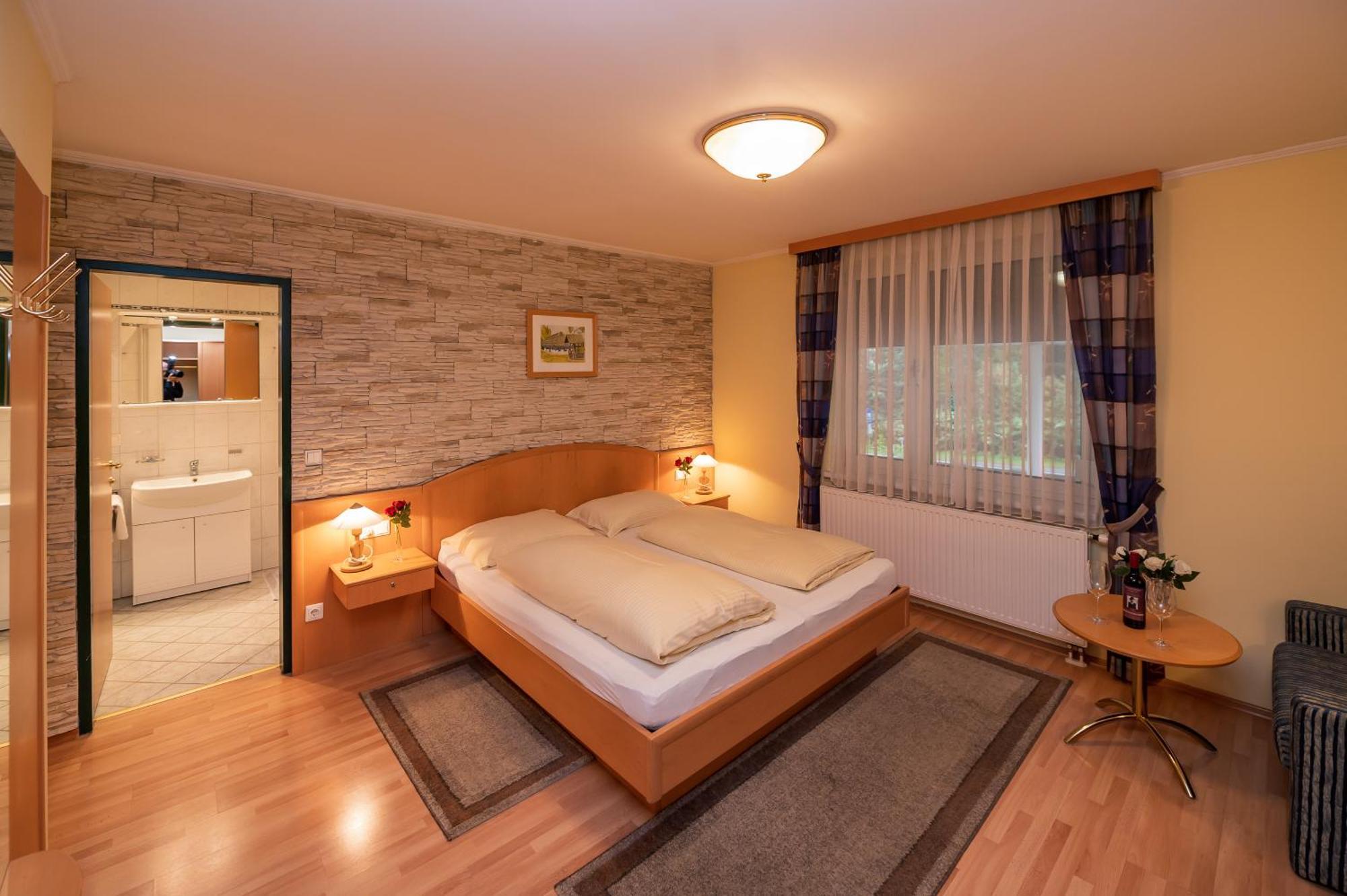 Ferien Beim Treiber Hotel Tarcsafürdő Szoba fotó